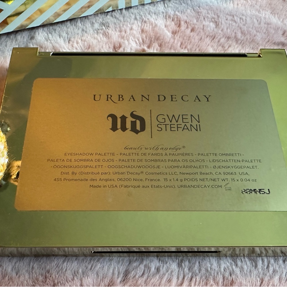 NWOT Urban Decay x Gwen Stefani Eyeshadow Palette in Metallic Gold & White - Picture 6 of 6